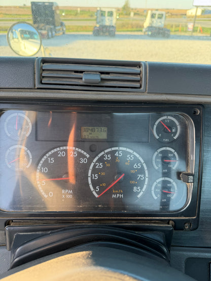 2003 Freightliner Columbia - Only 384k Miles