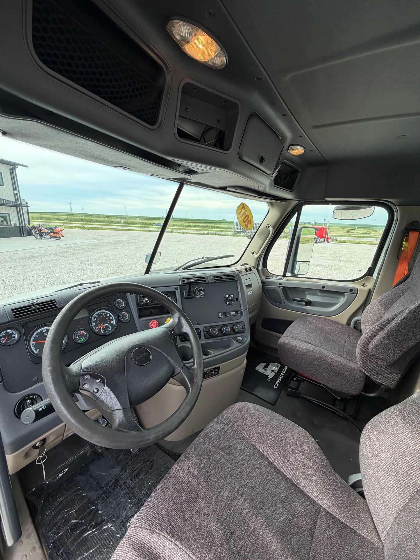 2017 Freightliner Cascadia 125 - 448k Miles