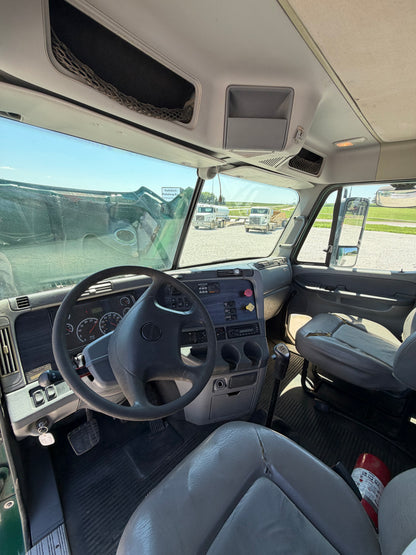 2007 Freightliner Columbia - 449k miles