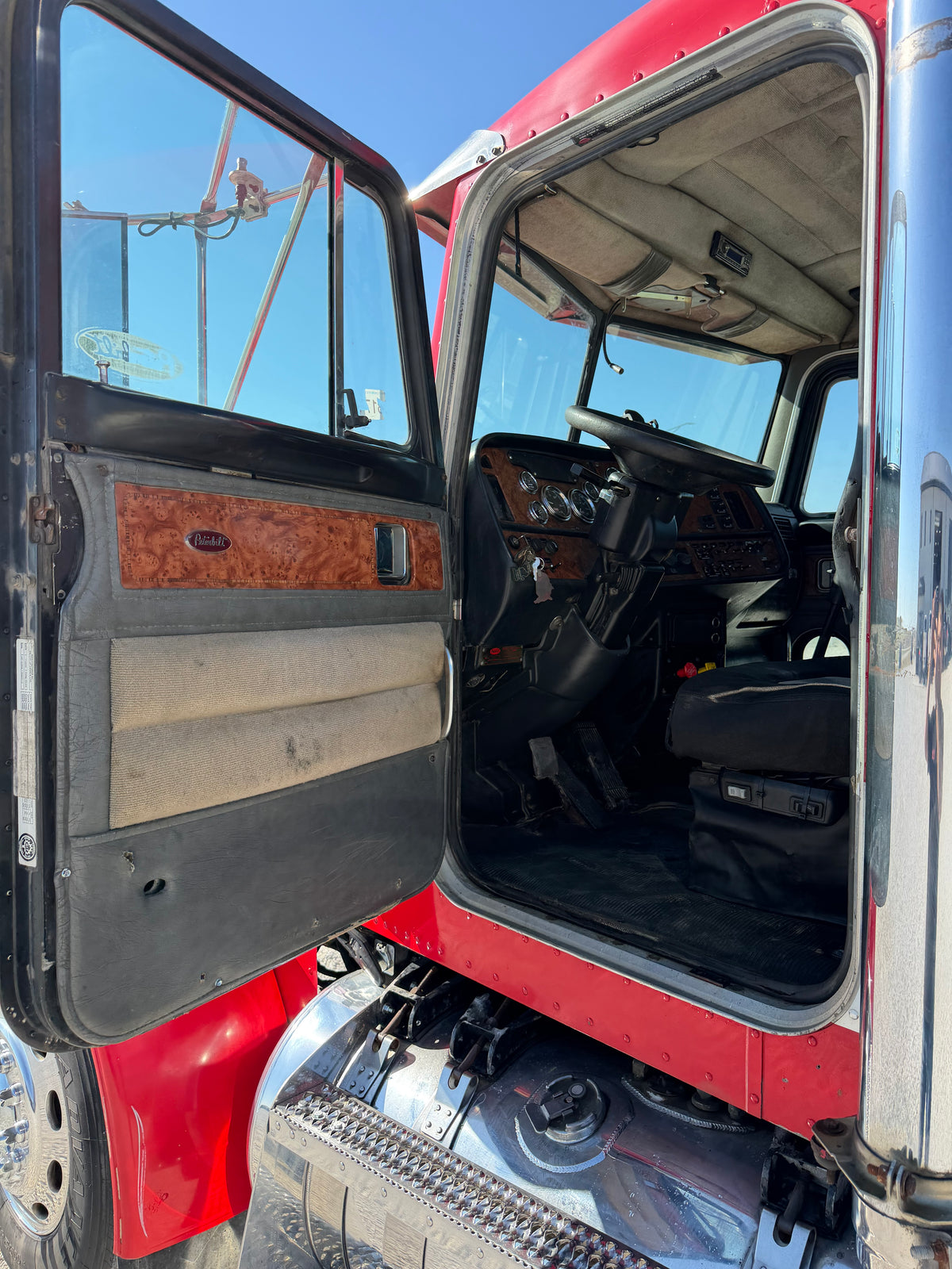 2003 Peterbilt 379 Day Cab