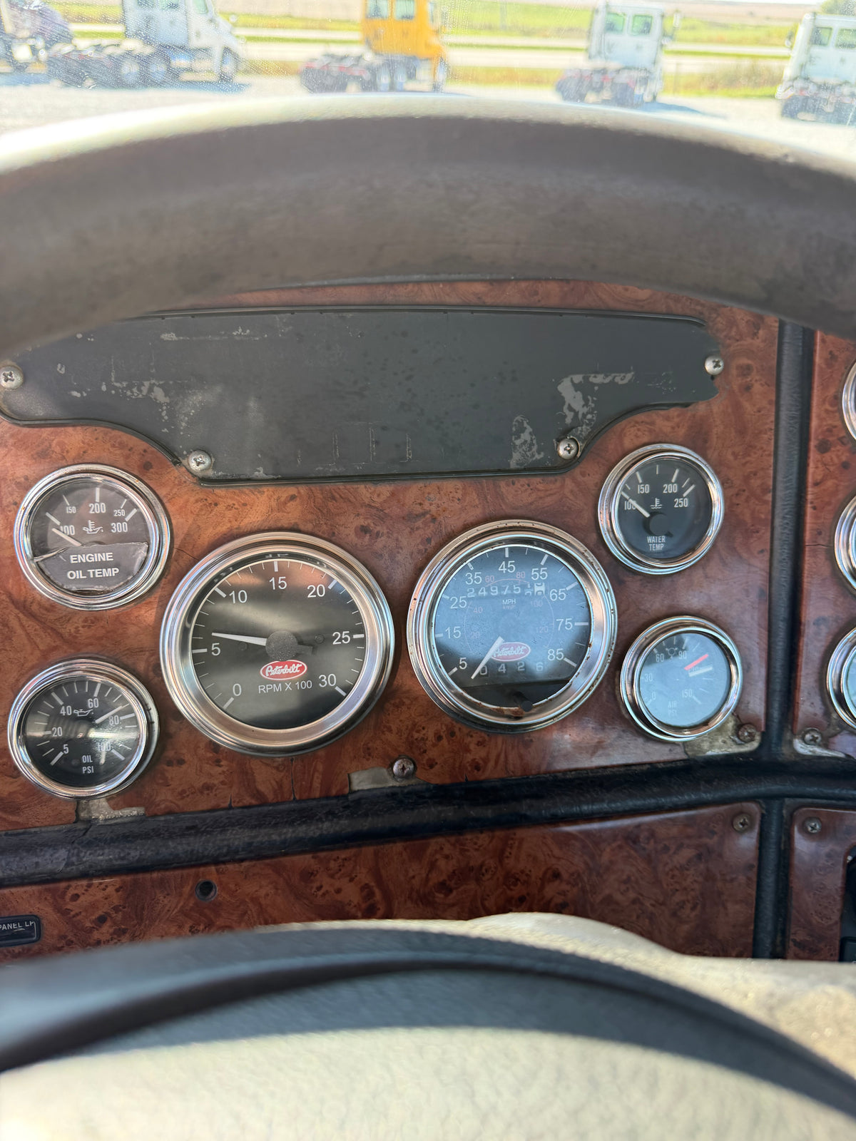 2003 Peterbilt 379 Day Cab