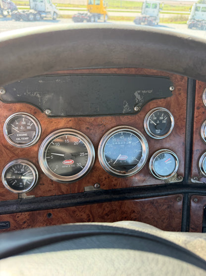 2003 Peterbilt 379 Day Cab