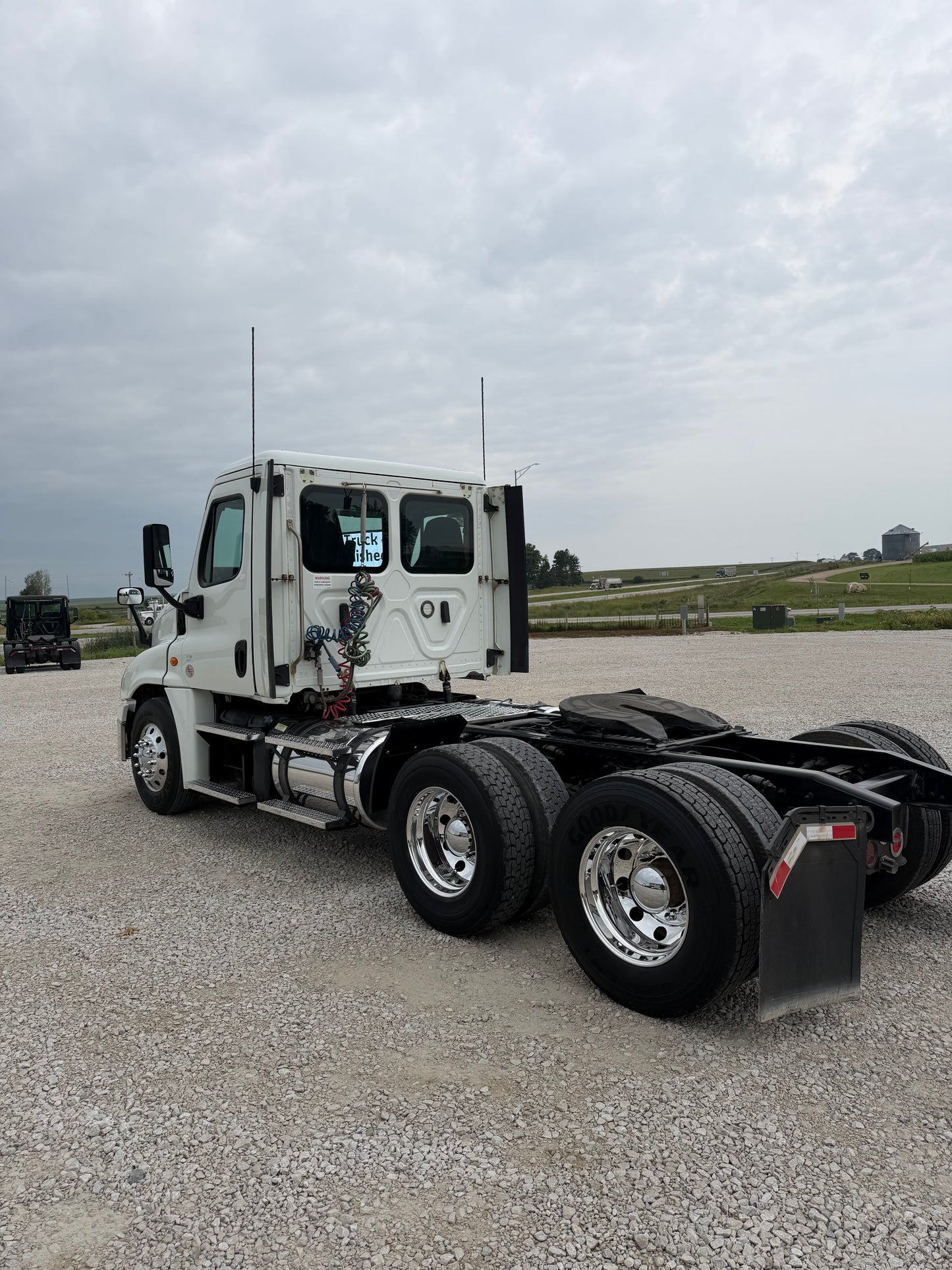 2019 Freightliner Cascadia 125 - 405k Miles