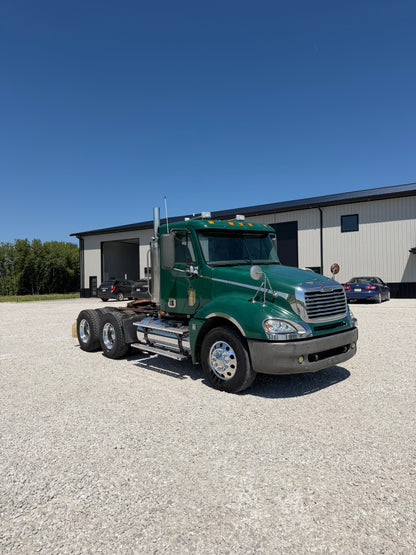 2007 Freightliner Columbia - 449k miles