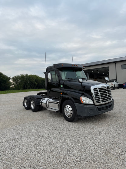2019 Freightliner Cascadia 125 - 122k Miles
