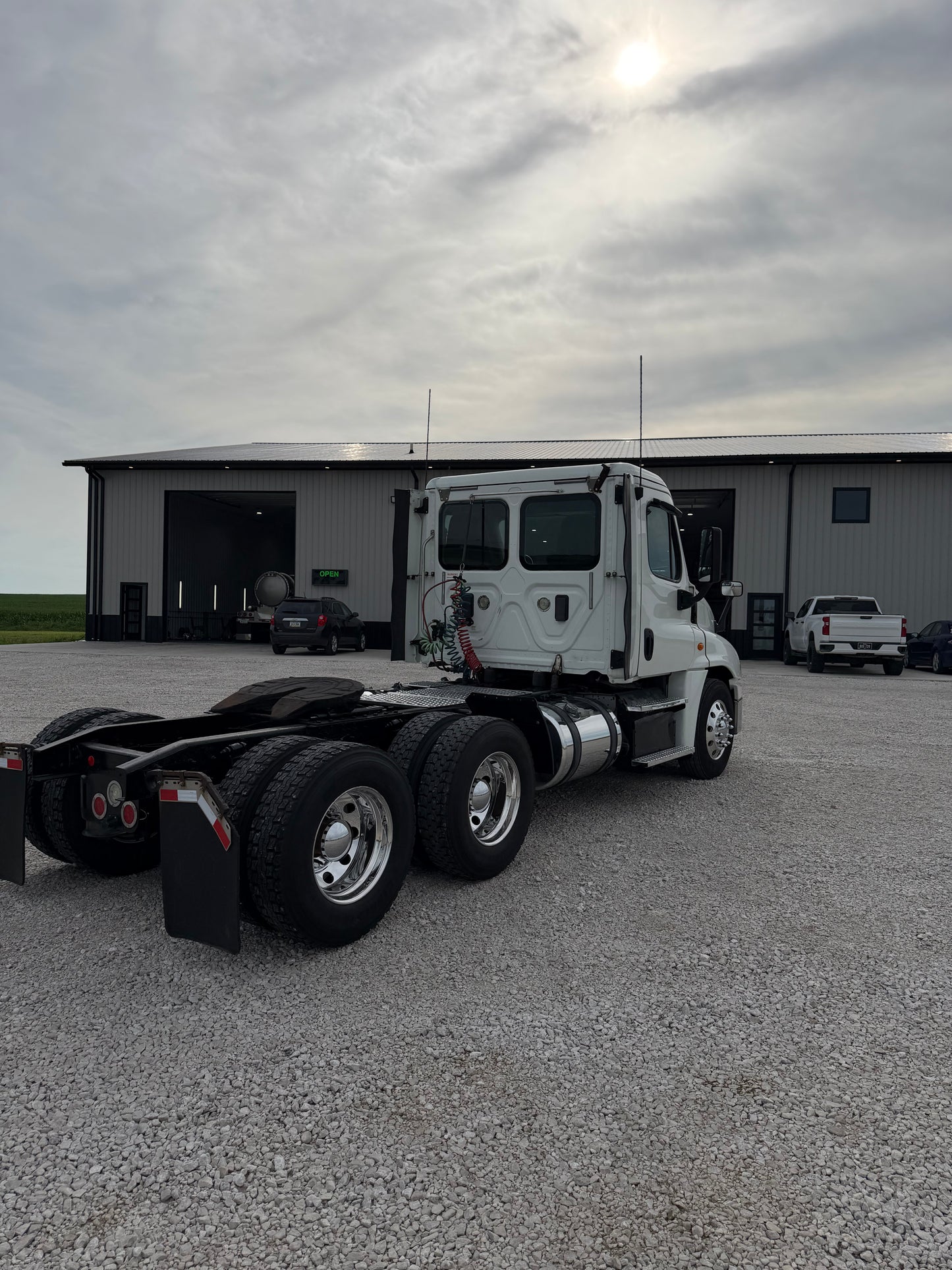 2017 Freightliner Cascadia 125 - 448k Miles