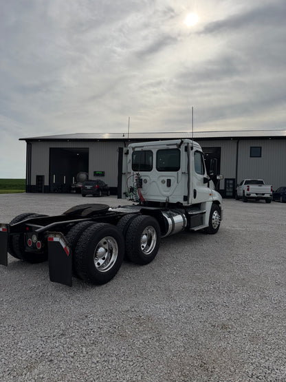 2017 Freightliner Cascadia 125 - 448k Miles