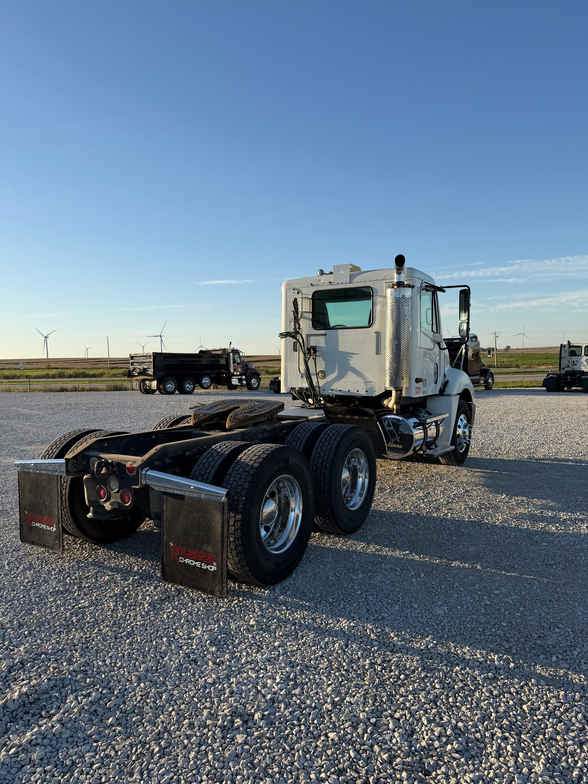 2003 Freightliner Columbia - Only 384k Miles