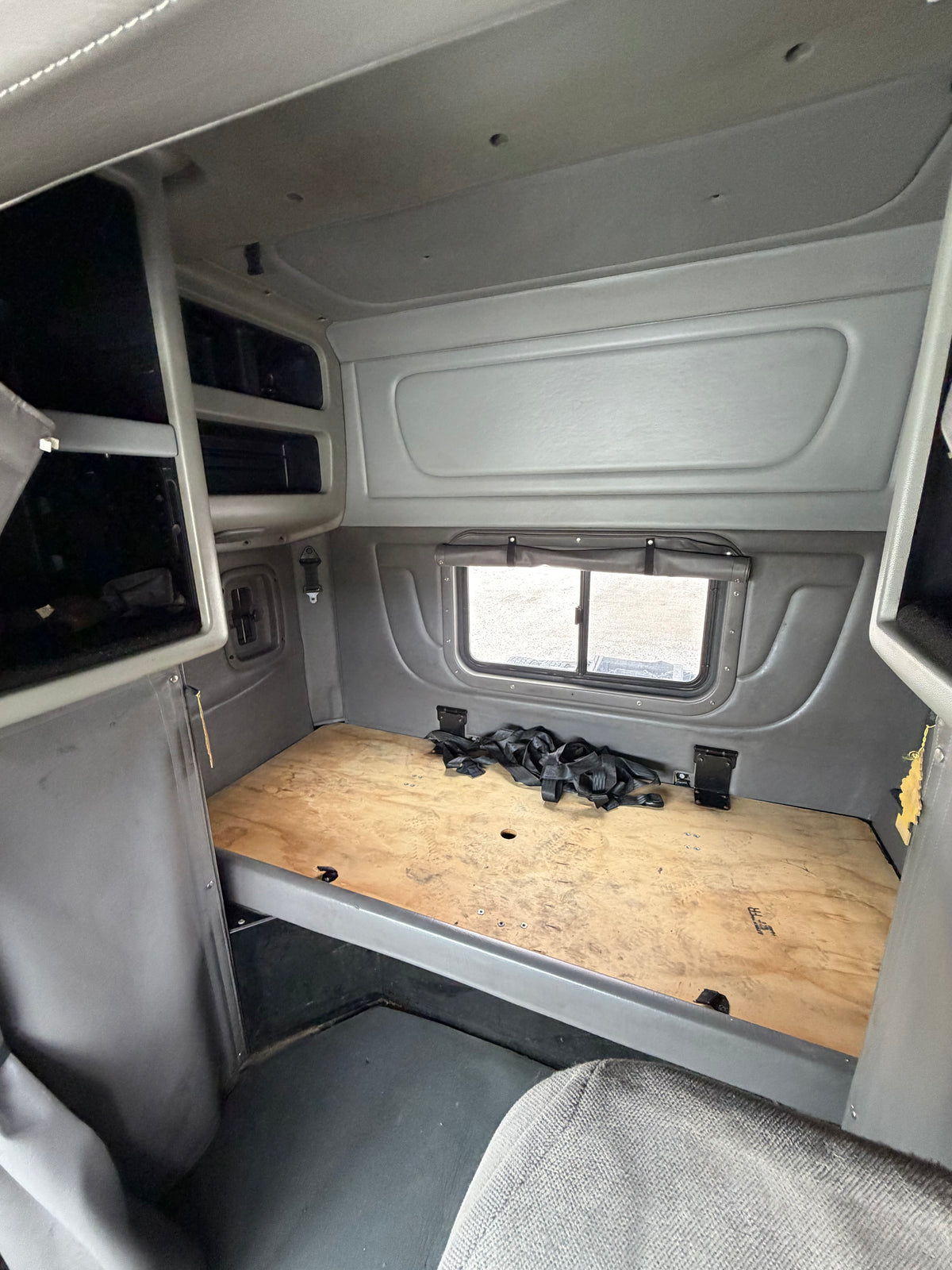 2011 Peterbilt 386 - 1.04M Miles
