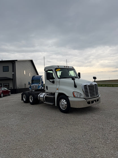 2018 Cascadia 126 - 436k Miles