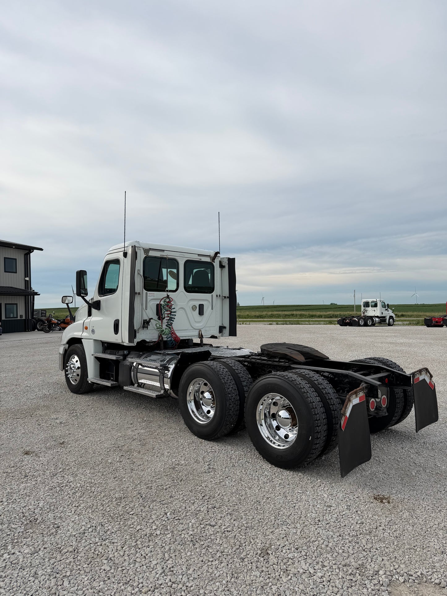 2017 Freightliner Cascadia 125 - 448k Miles