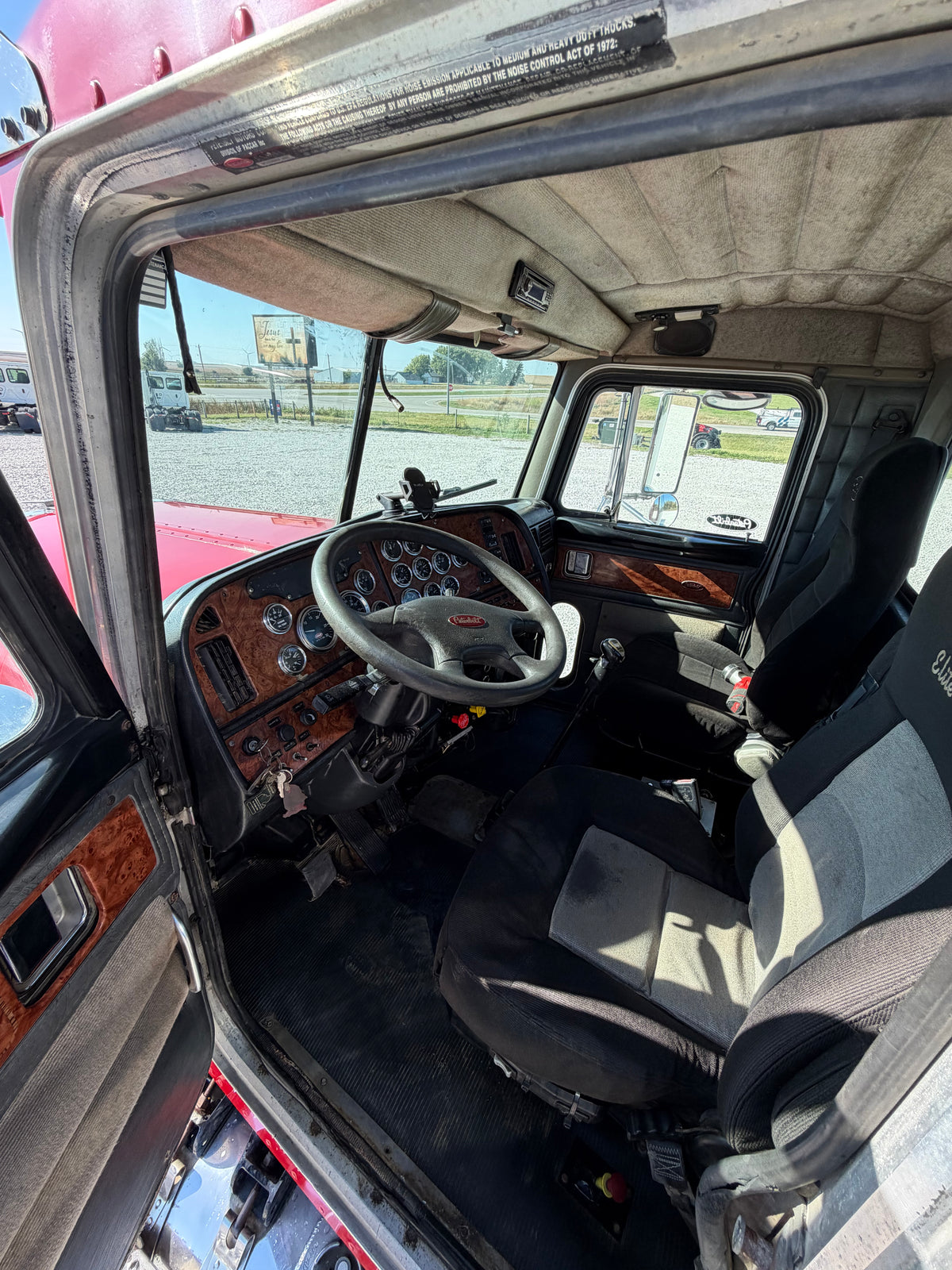 2003 Peterbilt 379 Day Cab