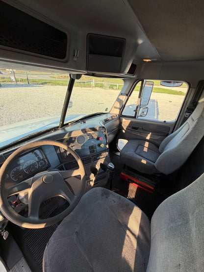 2003 Freightliner Columbia - Only 384k Miles
