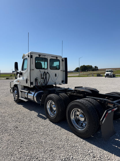 2019 Freightliner Cascadia 125 - 385k Miles