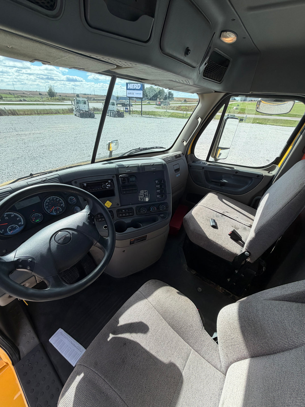 2019 Cascadia 113 - 370K Miles