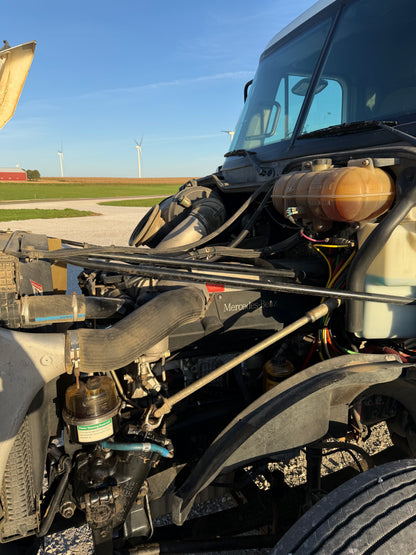 2003 Freightliner Columbia - Only 384k Miles
