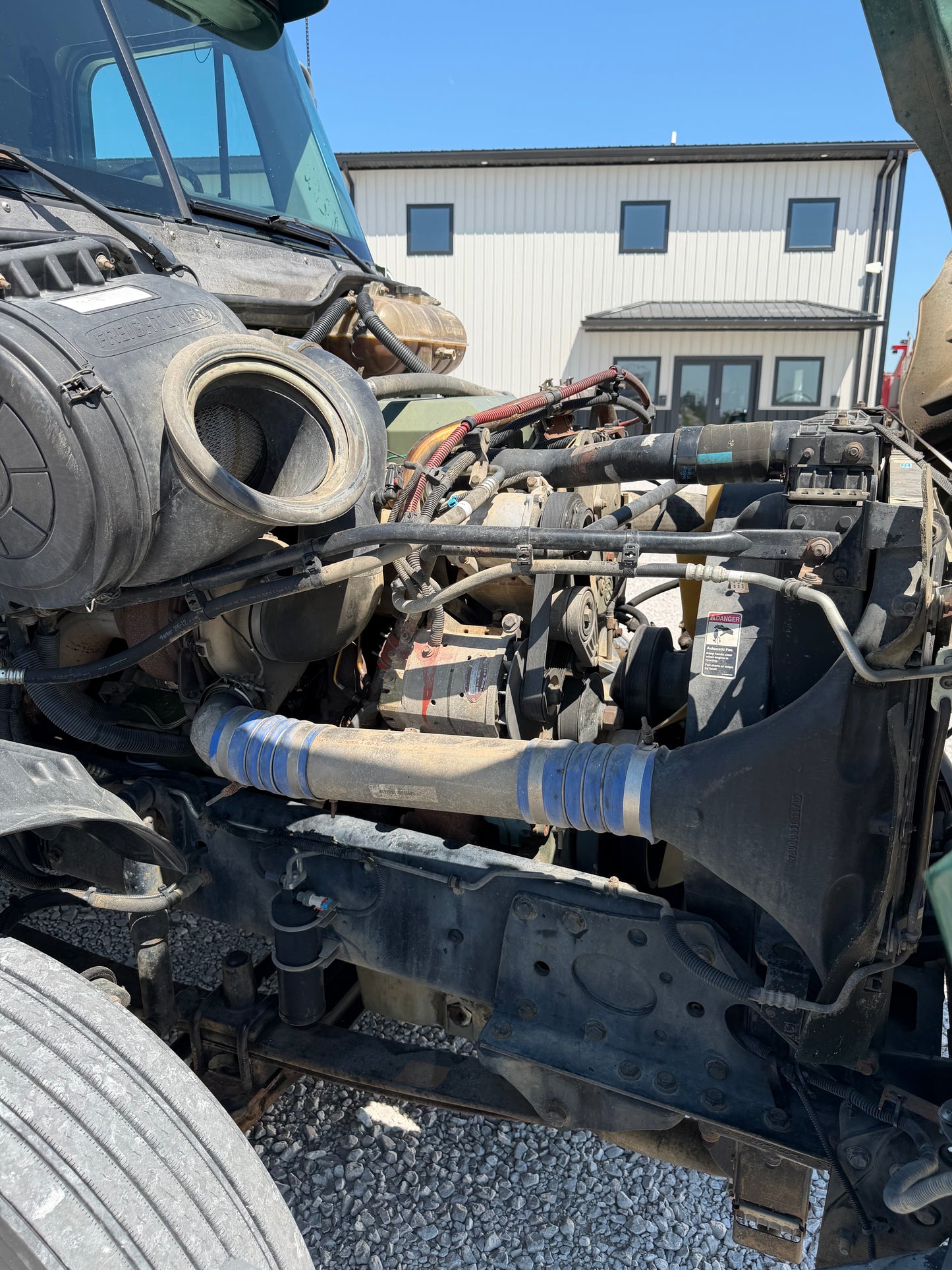 2007 Freightliner Columbia - 449k miles