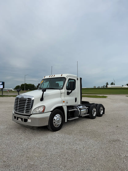 2017 Freightliner Cascadia 125 - 448k Miles